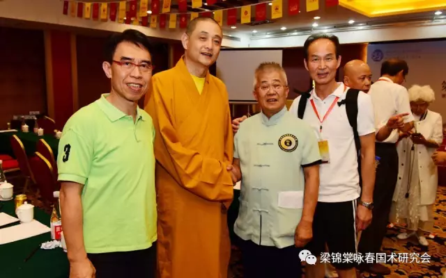 左起：陳文德師父、少林藥局負責人釋延琳法師、梁錦棠師父、林樹成師父