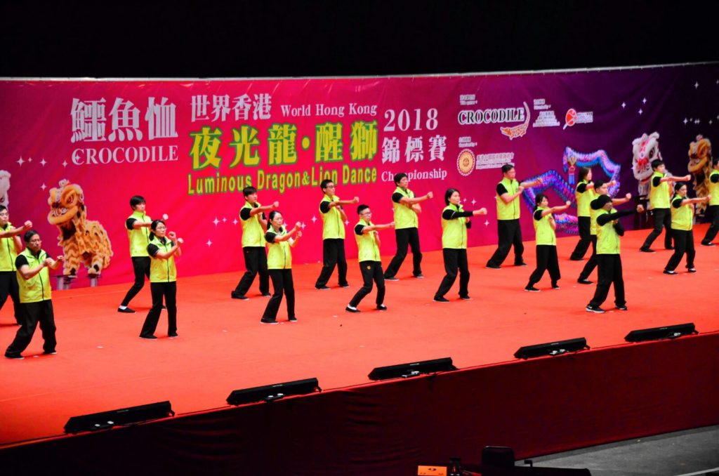 梁錦棠詠春同學會於紅館台上表演詠春小念頭。
