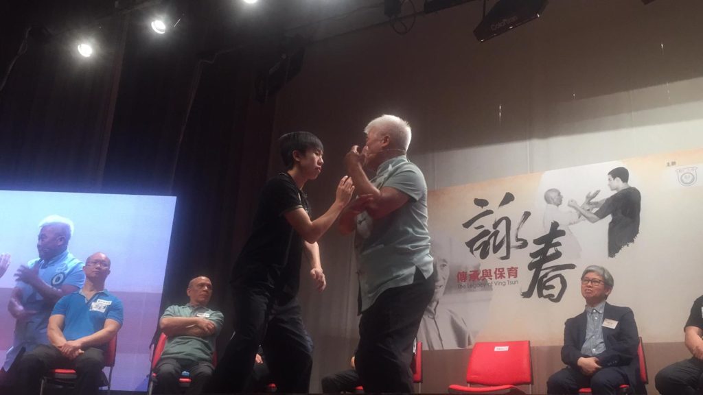 梁錦棠師父出席樹仁大學： 「詠春的傳承與保育」講座，並且示範詠春招式。